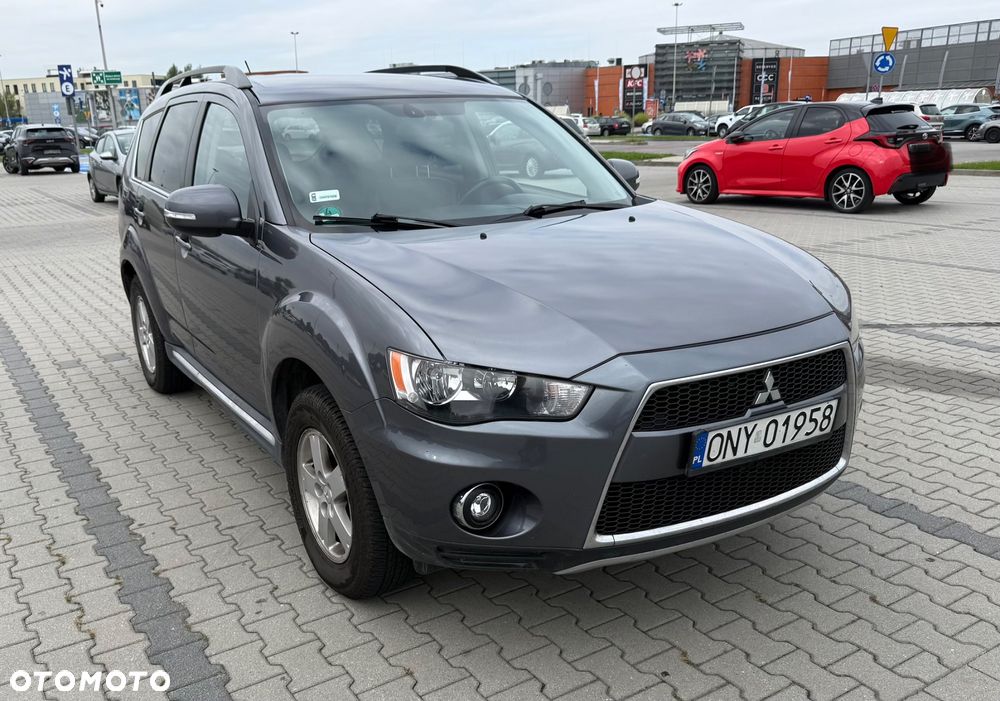 Mitsubishi Outlander - 1