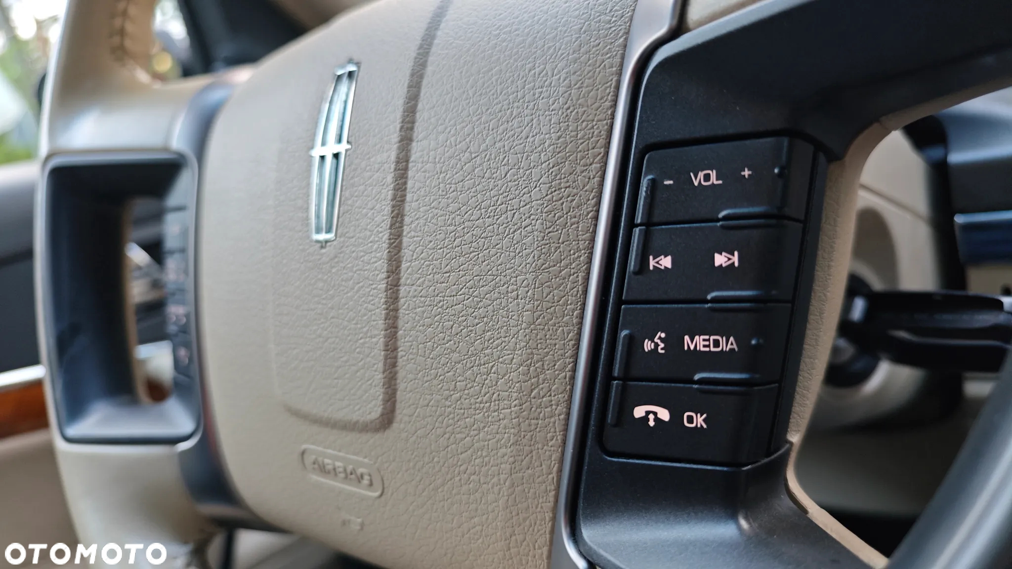 Lincoln MKZ - 8