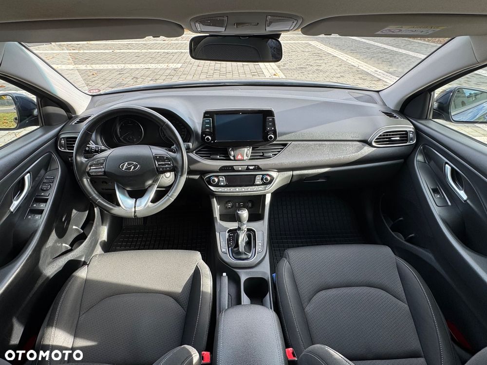 Hyundai i30 Fastback 1.6 CRDI Premium DCT - 16