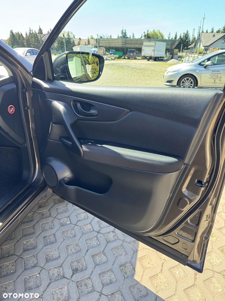 Nissan Qashqai 1.2 DIG-T Visia Xtronic - 9