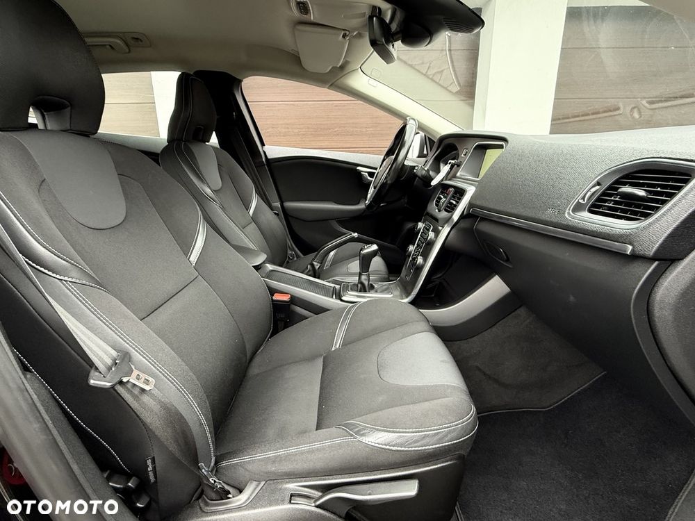 Volvo V40 D2 Drive-E Momentum - 26