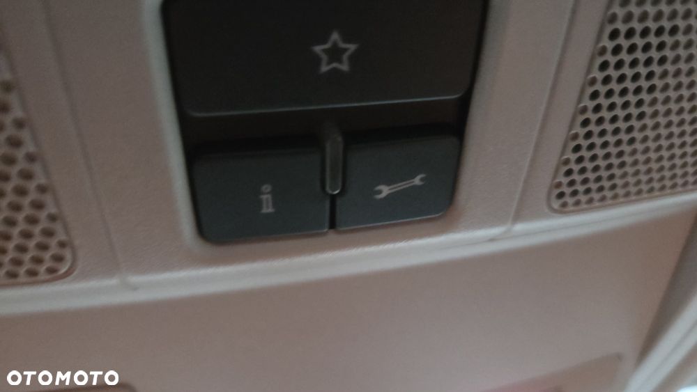 Volkswagen Touran 2.0 TDI DPF DSG Highline - 29