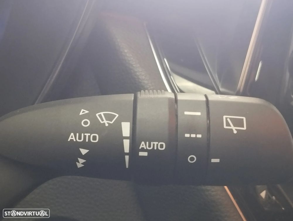 Toyota Corolla 1.8 Hybrid Comfort - 23