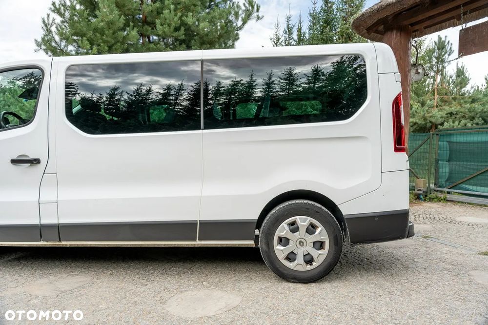 Renault Trafic Grand 2.0 dCi - 10