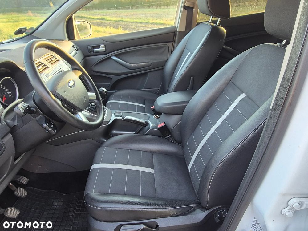 Ford Kuga - 27
