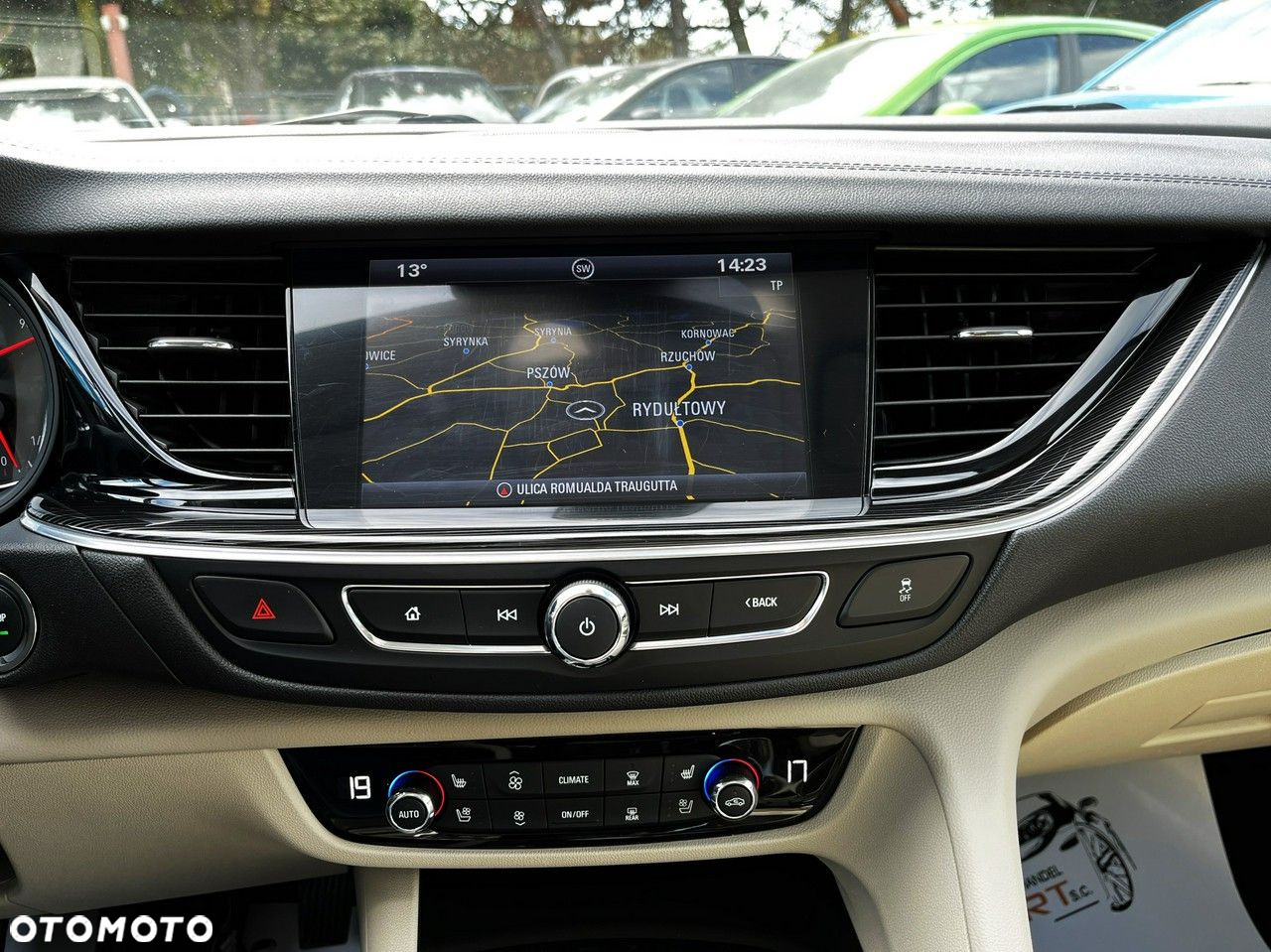 Opel Insignia - 25