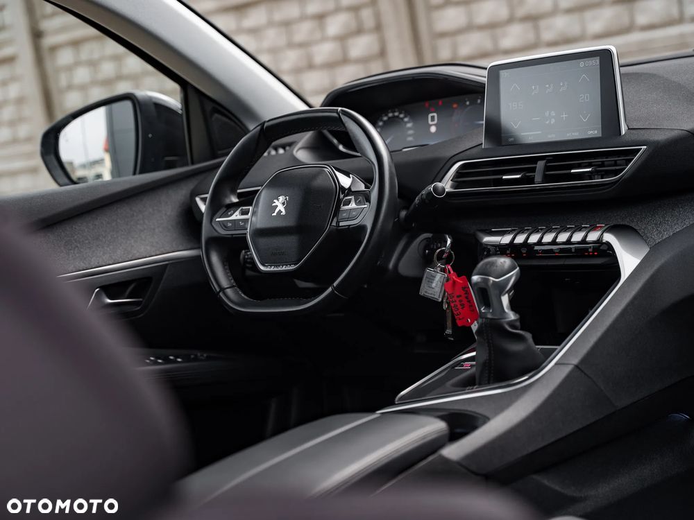 Peugeot 3008 1.5 BlueHDi Allure S&S - 17