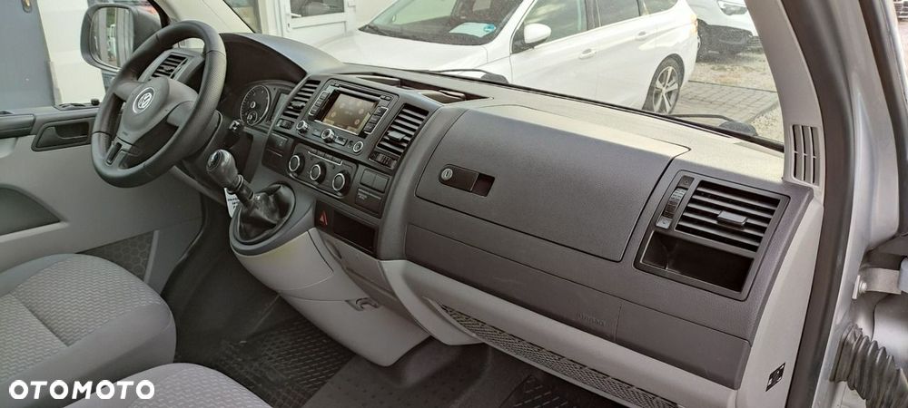 Volkswagen Caravelle - 26