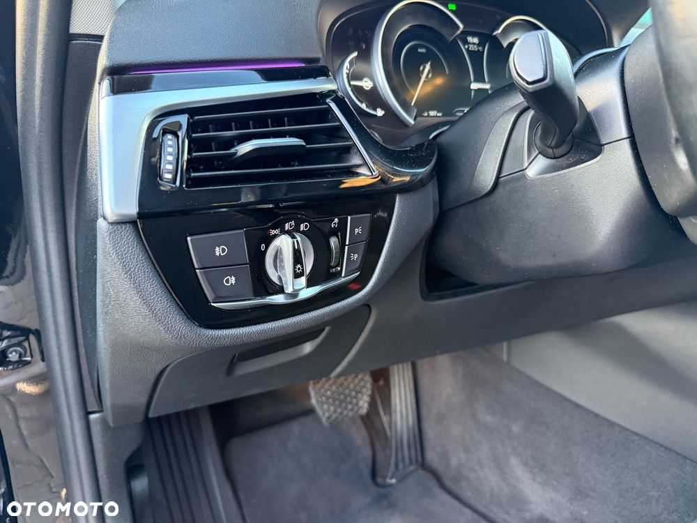 BMW Seria 5 530e iPerformance Sport Line sport - 16