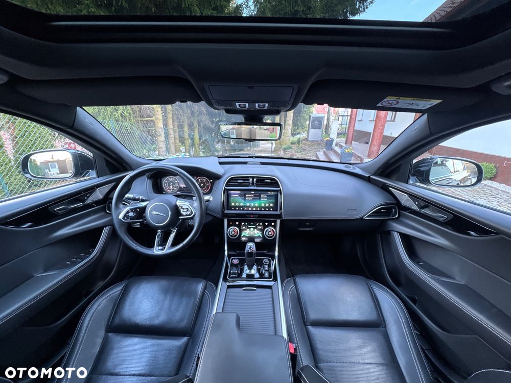 Jaguar XE 2.0 D180 AWD R-Dynamic HSE - 7