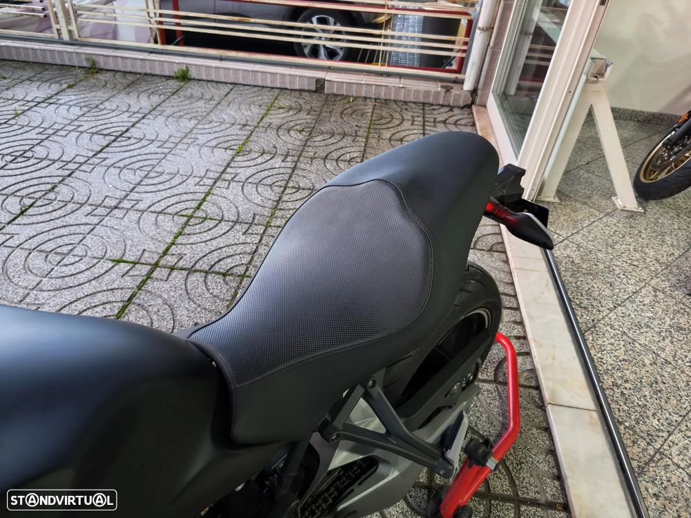 Ducati Monster 821 - 12