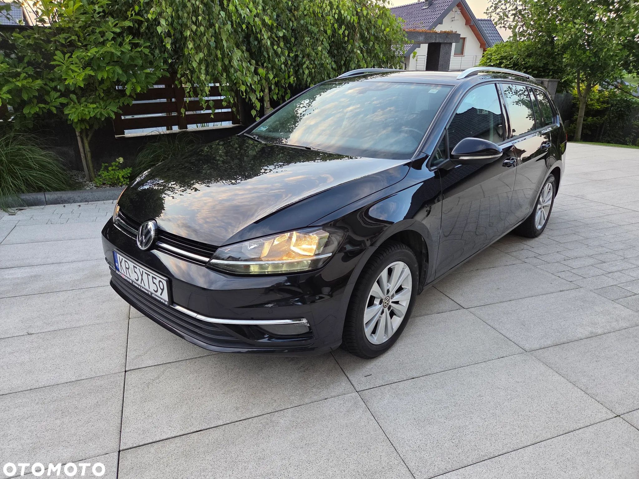 Volkswagen Golf - 1