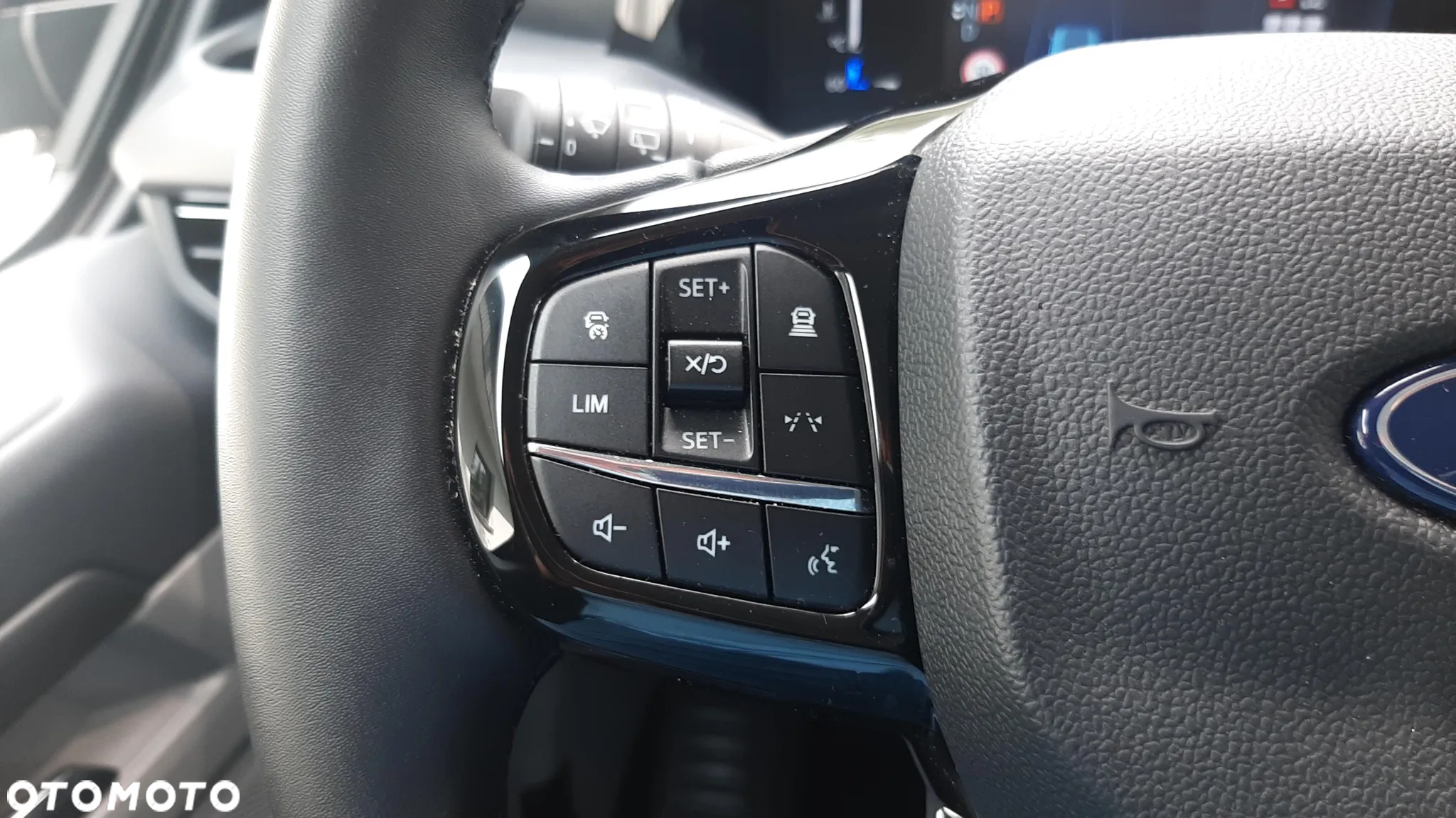 Ford Tourneo Custom 2.0 EcoBlue 320 AWD L2 Titanium - 24