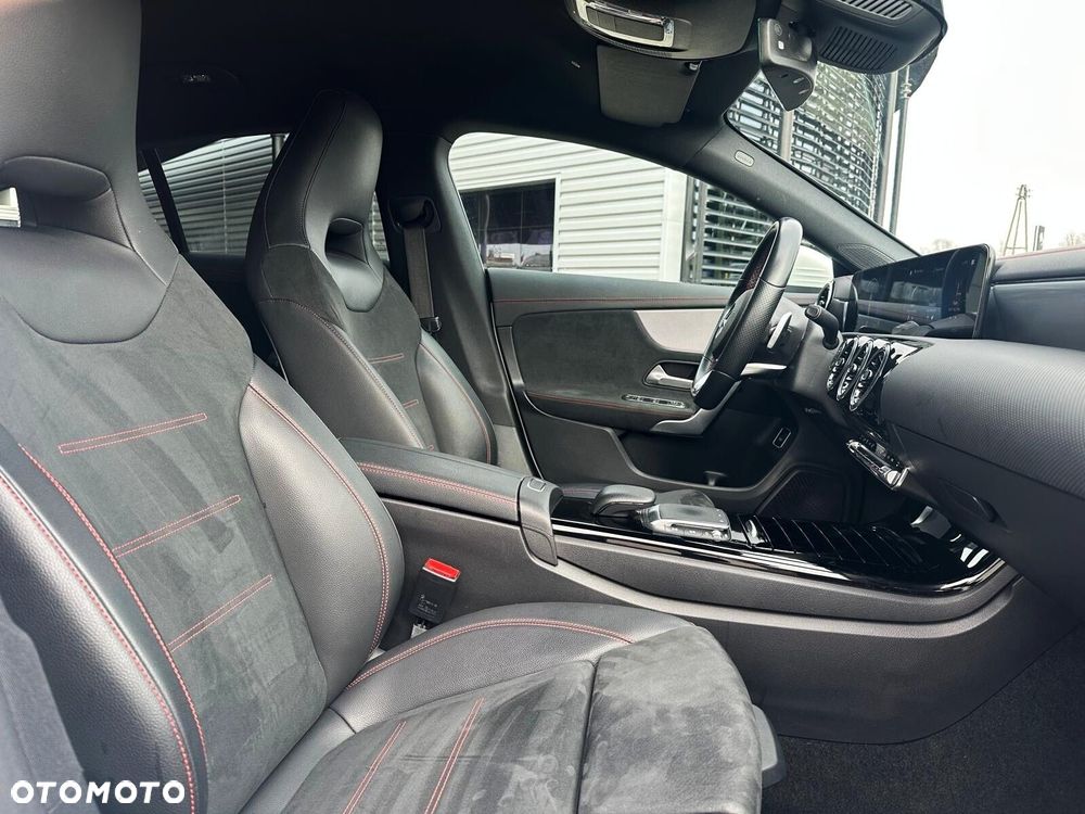 Mercedes-Benz CLA - 13