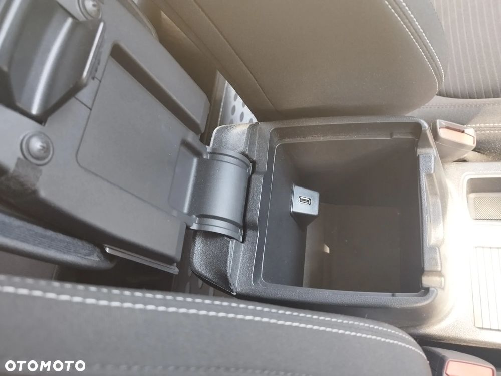 Ford Focus 1.0 EcoBoost Titanium X - 32