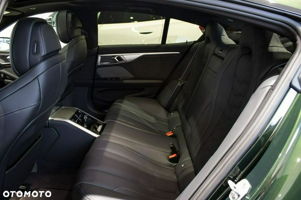 BMW Seria 8 - 14