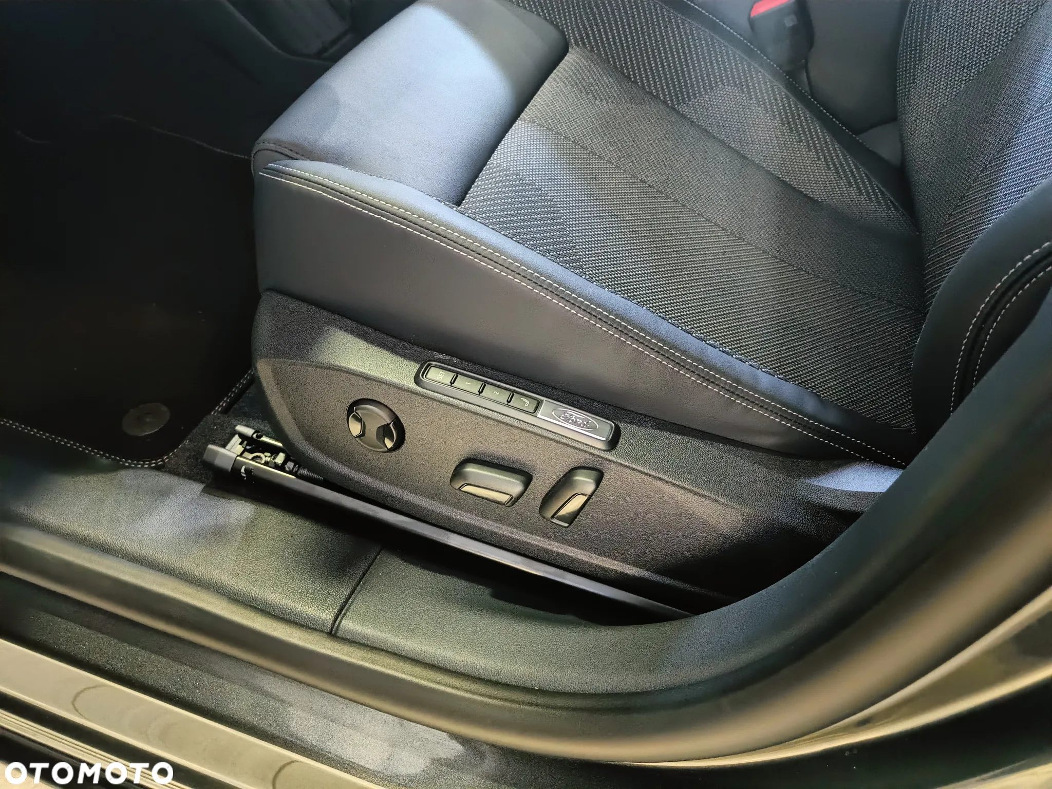 Ford Explorer 77kWh RWD - 14