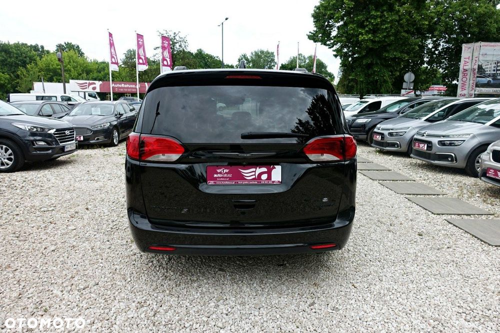 Chrysler Pacifica - 9