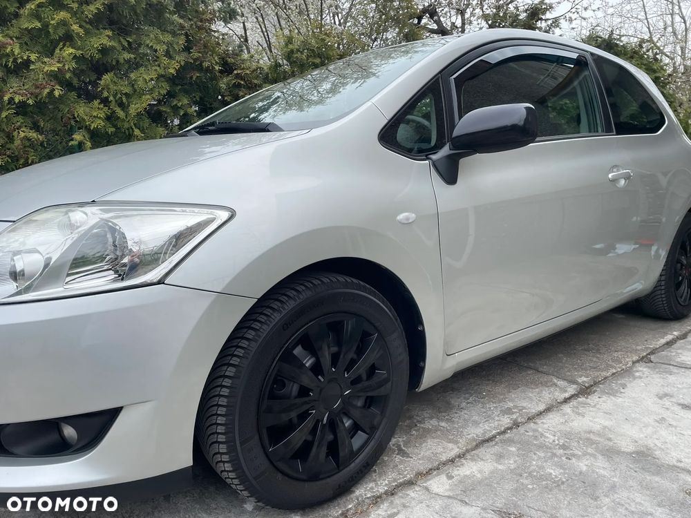 Toyota Auris 1.6 VVT-i Sol - 1