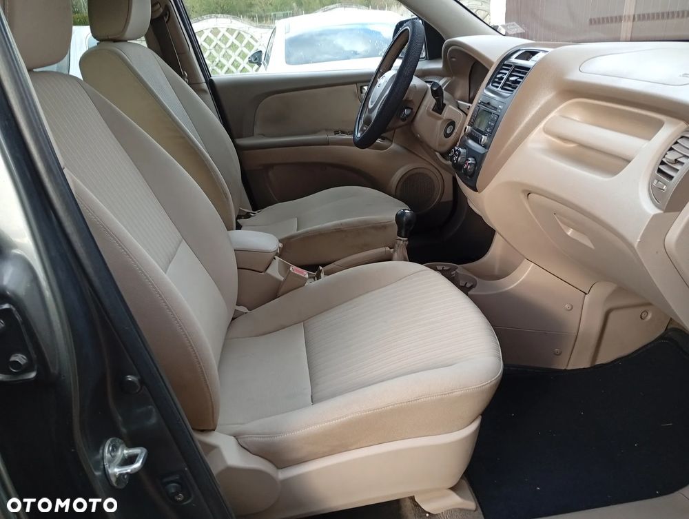 Kia Sportage 2.0 Tour - 12