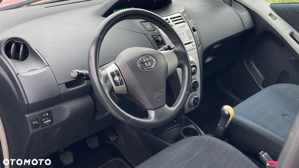 Toyota Yaris - 15