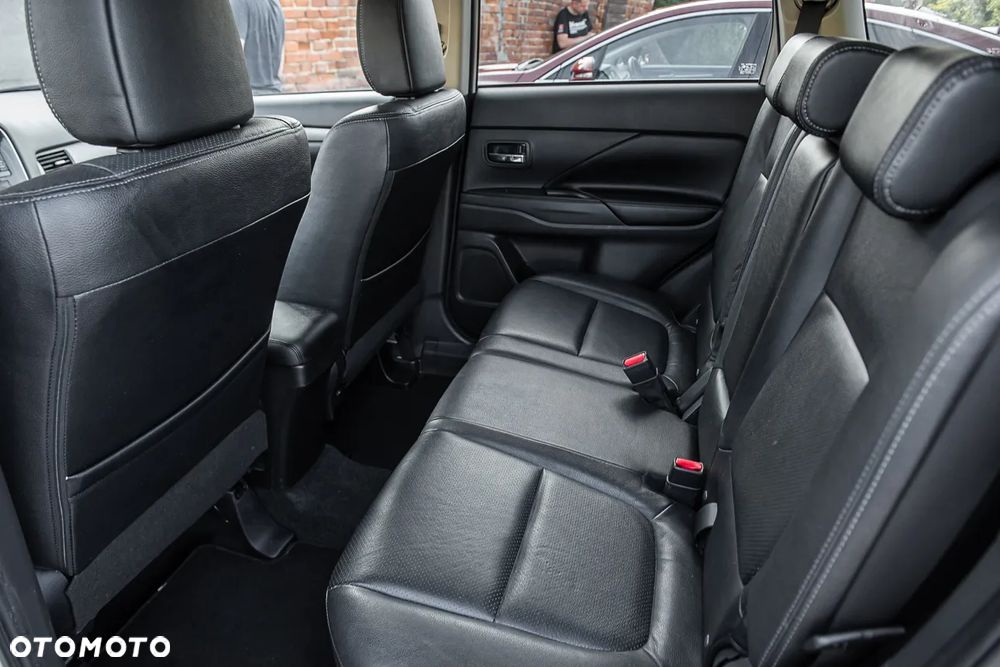 Mitsubishi Outlander 2.2 DI-D 4WD Diamant Edition - 24