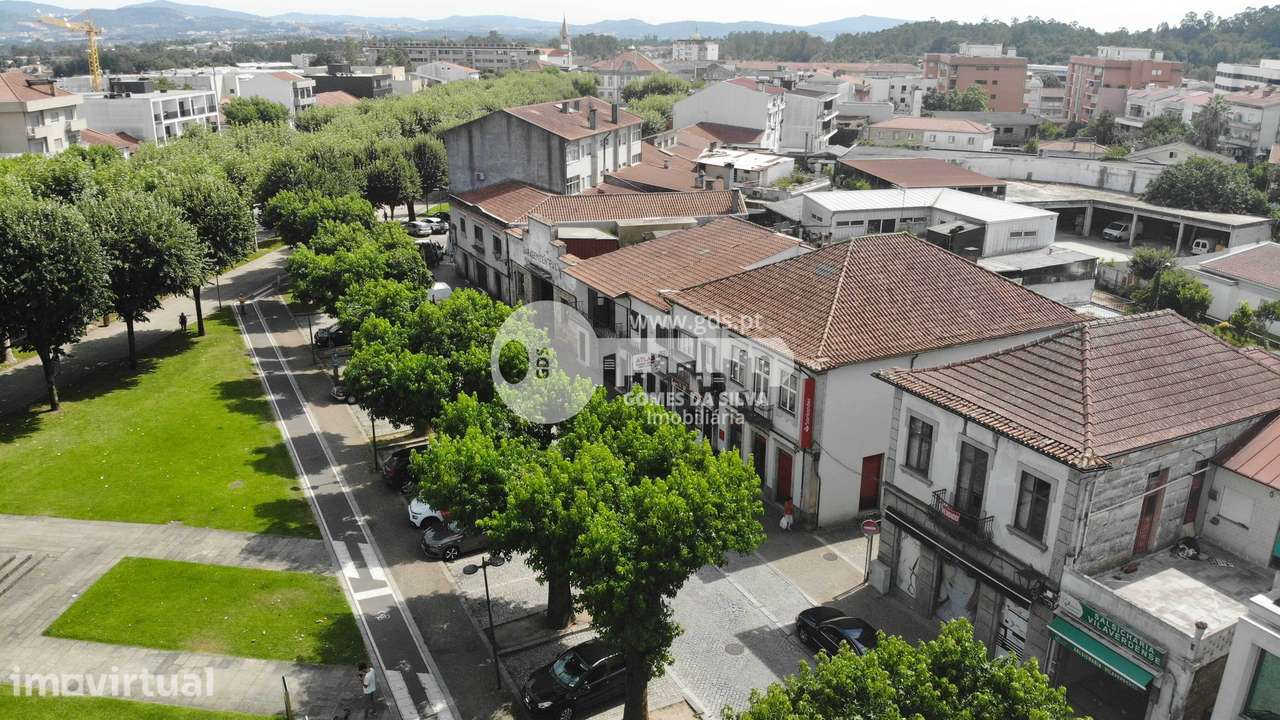 Dois prédios no centro de Vila Verde - Grande imagem: 2/24