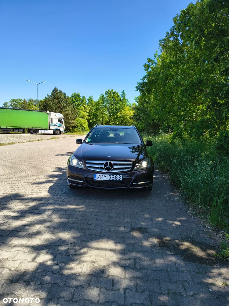 Mercedes-Benz C-Class 2011 photo 2