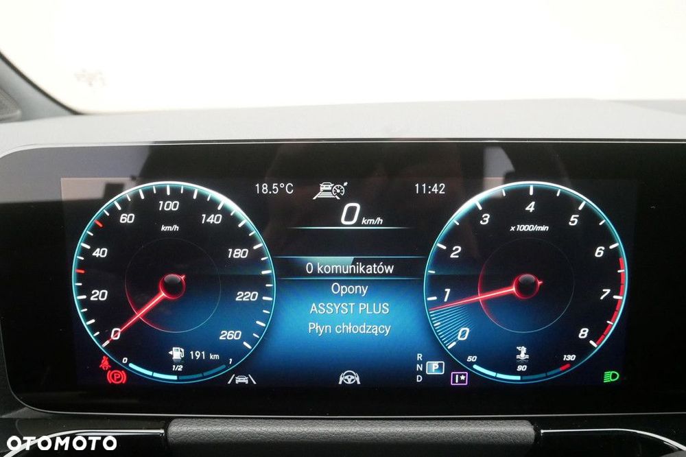 Mercedes-Benz GLA - 9