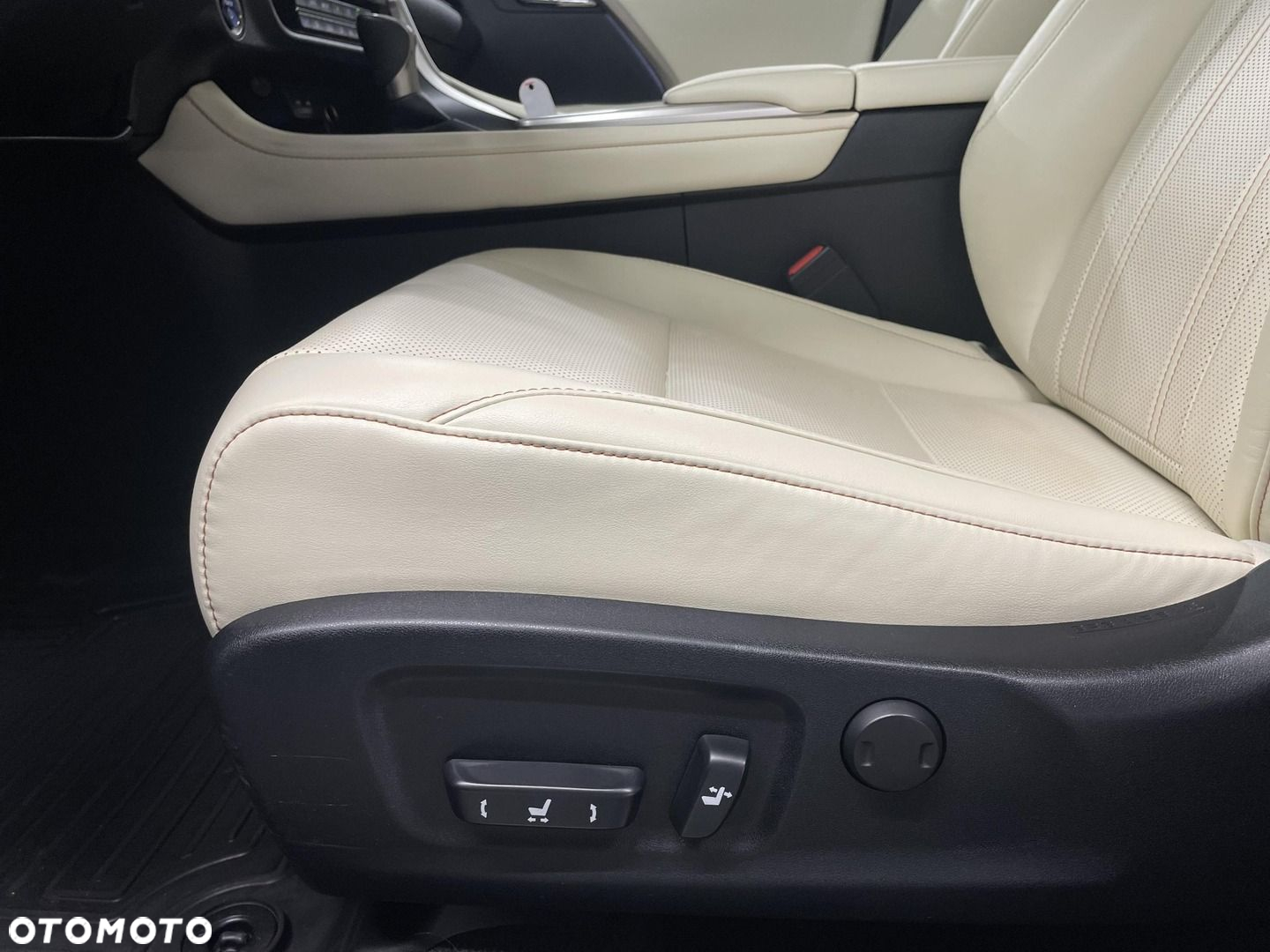 Lexus RX - 10