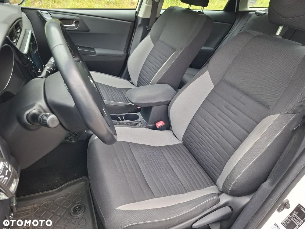Toyota Auris Hybrid 135 Comfort - 10