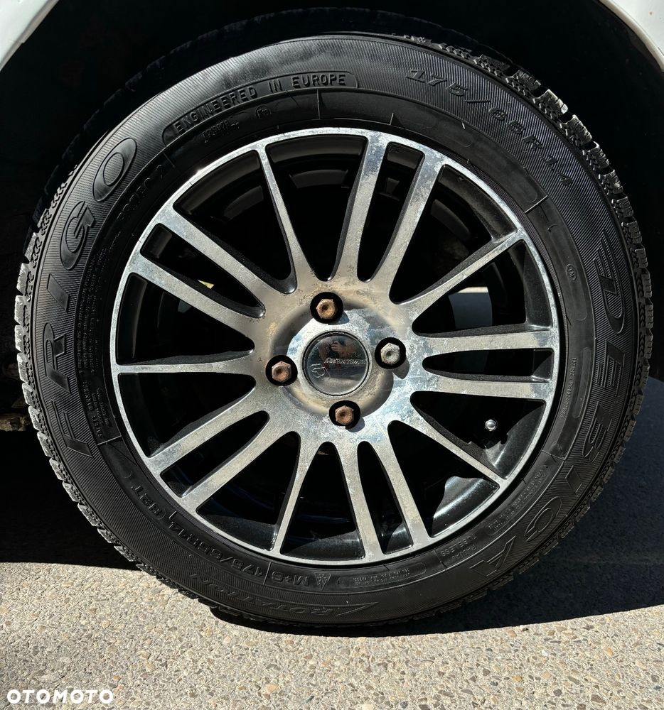 Hyundai i20 - 24