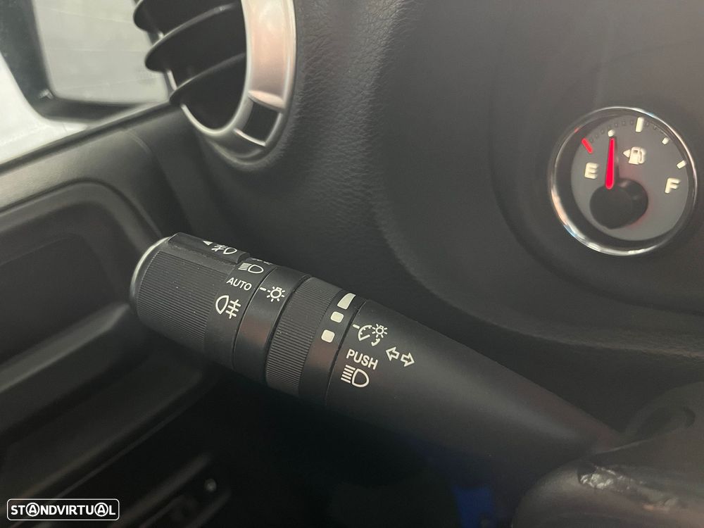 Jeep Wrangler Unlimited 2.8 CRD DPF Auto Sport - 28