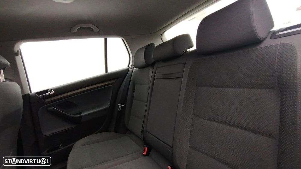 VW Golf 2.0 TDi Confortline - 8