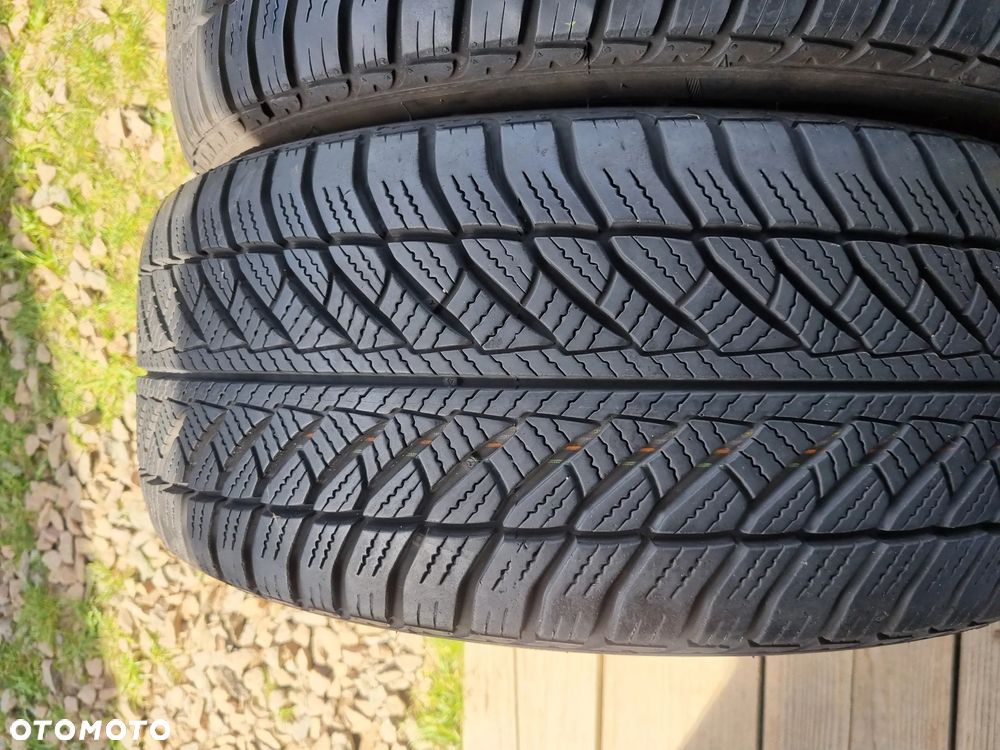 OPONY Goodyear Ultra Grip 8 Performance 245/45R18 100V 2018r,4x7mm bdb stan - 2