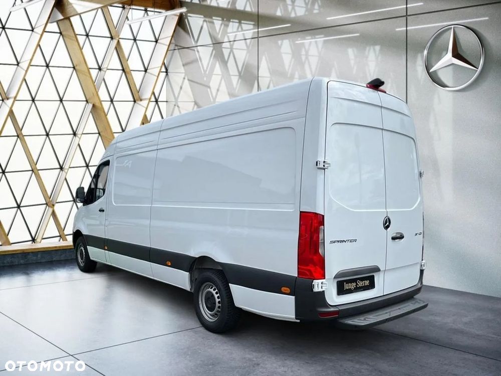 Mercedes-Benz Sprinter - 2