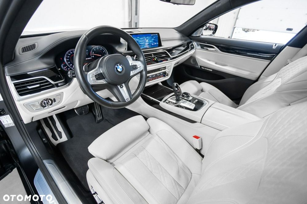 BMW Seria 7 M760Li xDrive - 23