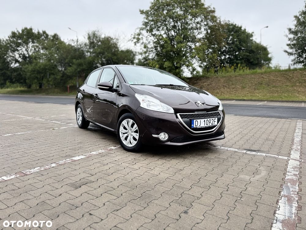 Peugeot 208 - 1