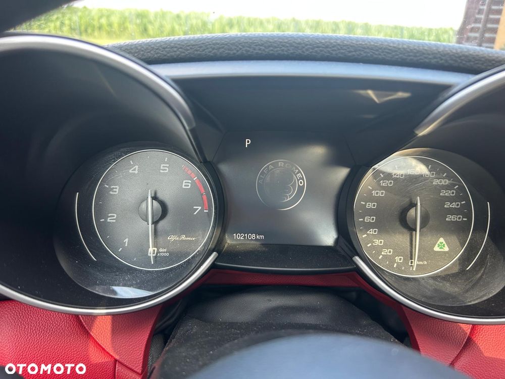 Alfa Romeo Giulia 2.0 Turbo 16V AT8 Veloce Ti - 16