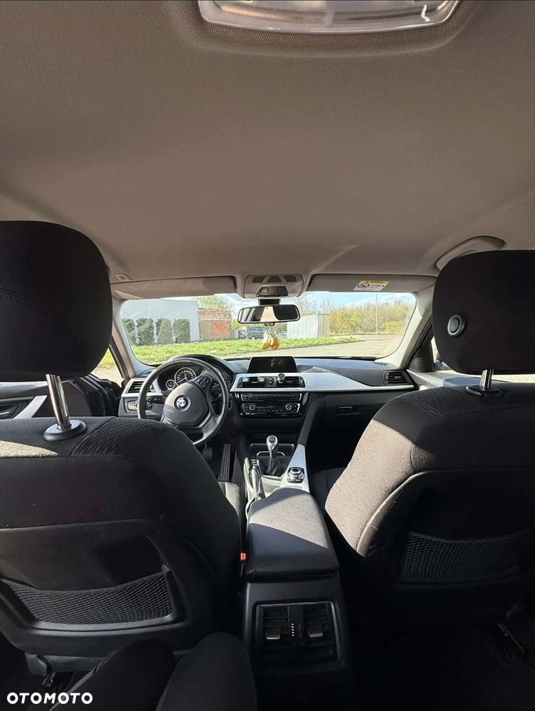BMW Seria 3 318d xDrive - 5