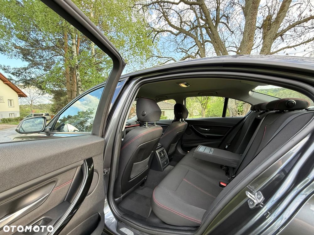 BMW Seria 3 328i xDrive Sport Line - 20