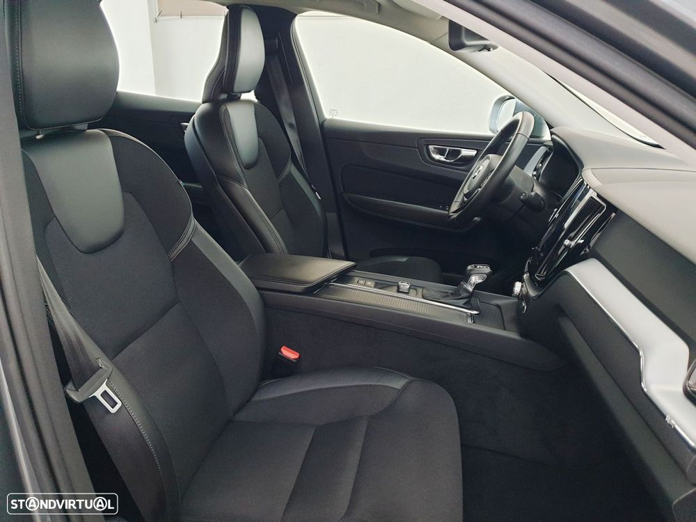 Volvo XC 60 2.0 D4 Momentum Geartronic - 21
