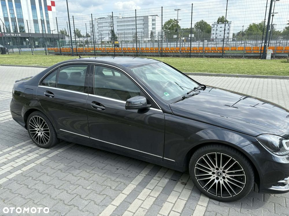 Mercedes-Benz Klasa C 180 BlueEFFICIENCY 7G-TRONIC - 4