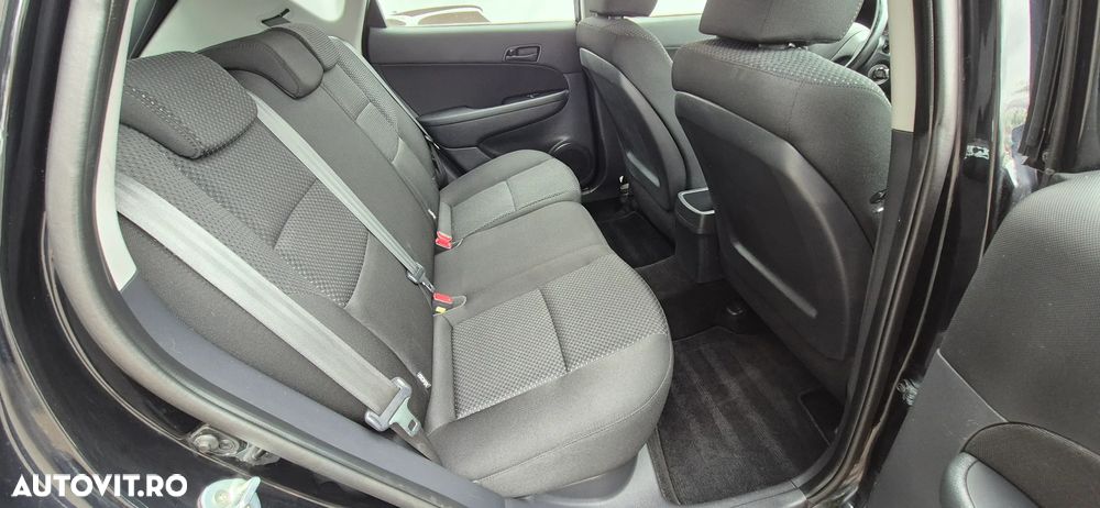 Hyundai i30 1.6 CRDi GLS COMFORT - 13