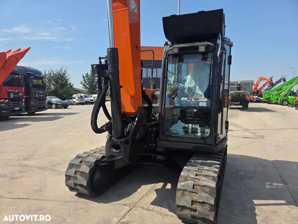 Hitachi ZX85, 8,65 tone, Ad sapare 5m, 2022, 2.427 ore, CUPLA RAPIDA HIDRAULICA+3 CUPE NOI, inst picon pe brate, latime 2,2m, senile cauciuc 90% ok, aer conditionat, computer, reviziile efectuate, ridica aprx 4 tone, leasing 4 ani, CA NOU-PROMOTIE 62.900 EUR - 13