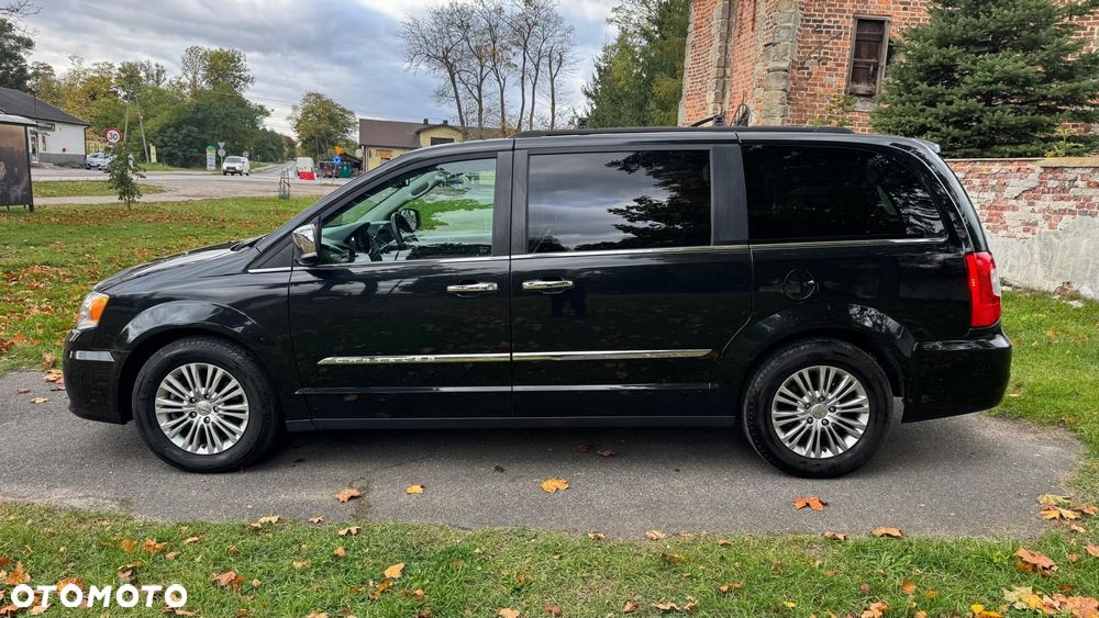 Chrysler Town & Country 2016 photo 5