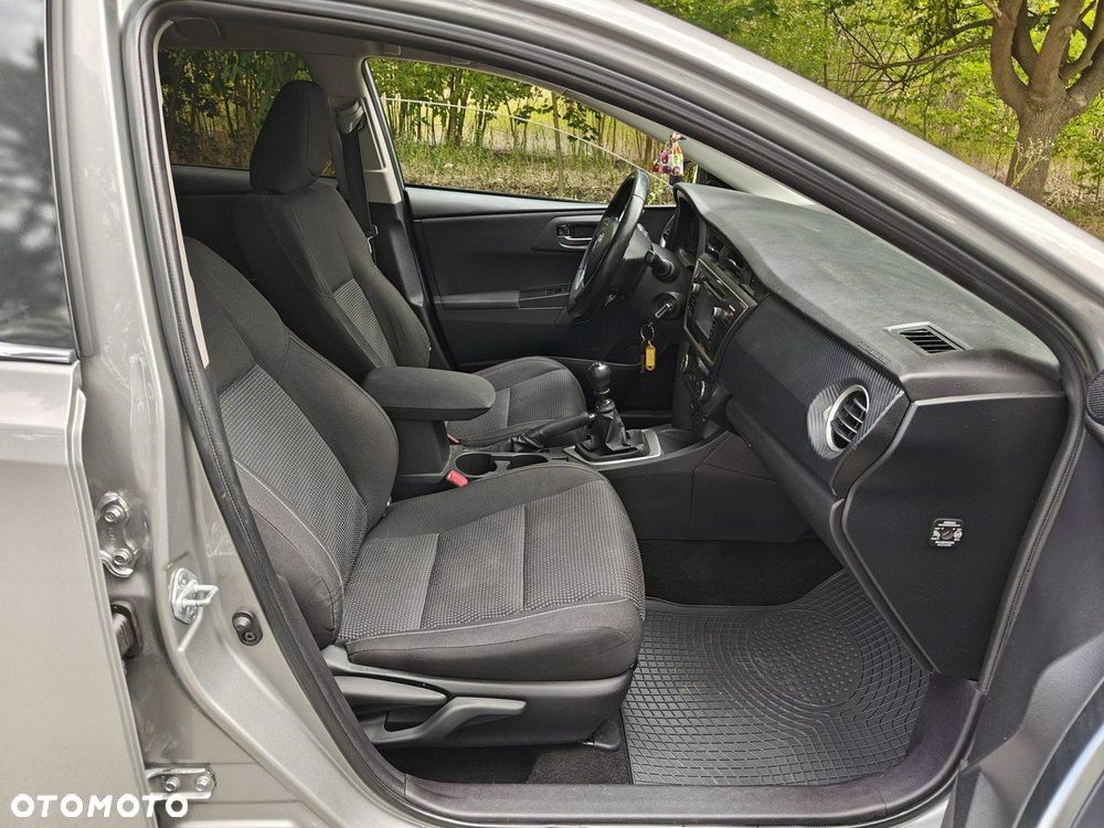 Toyota Auris - 16