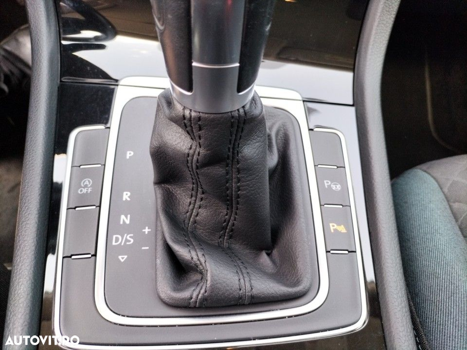 Volkswagen Golf - 22