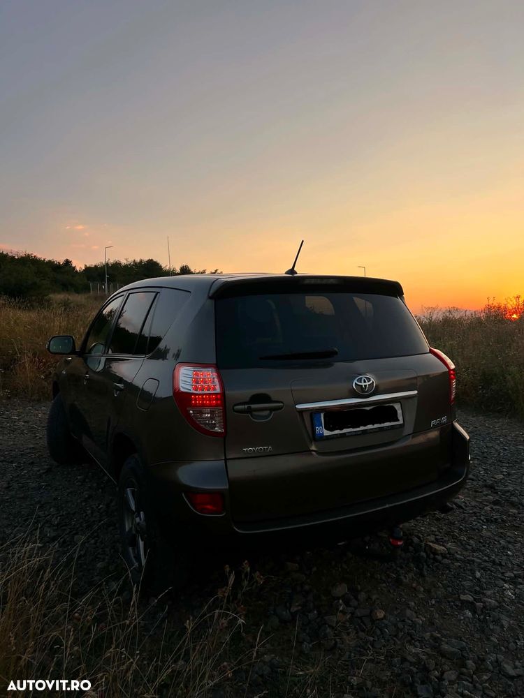 Toyota RAV4 2.2 D-4CAT 4WD Aut Executive - 4