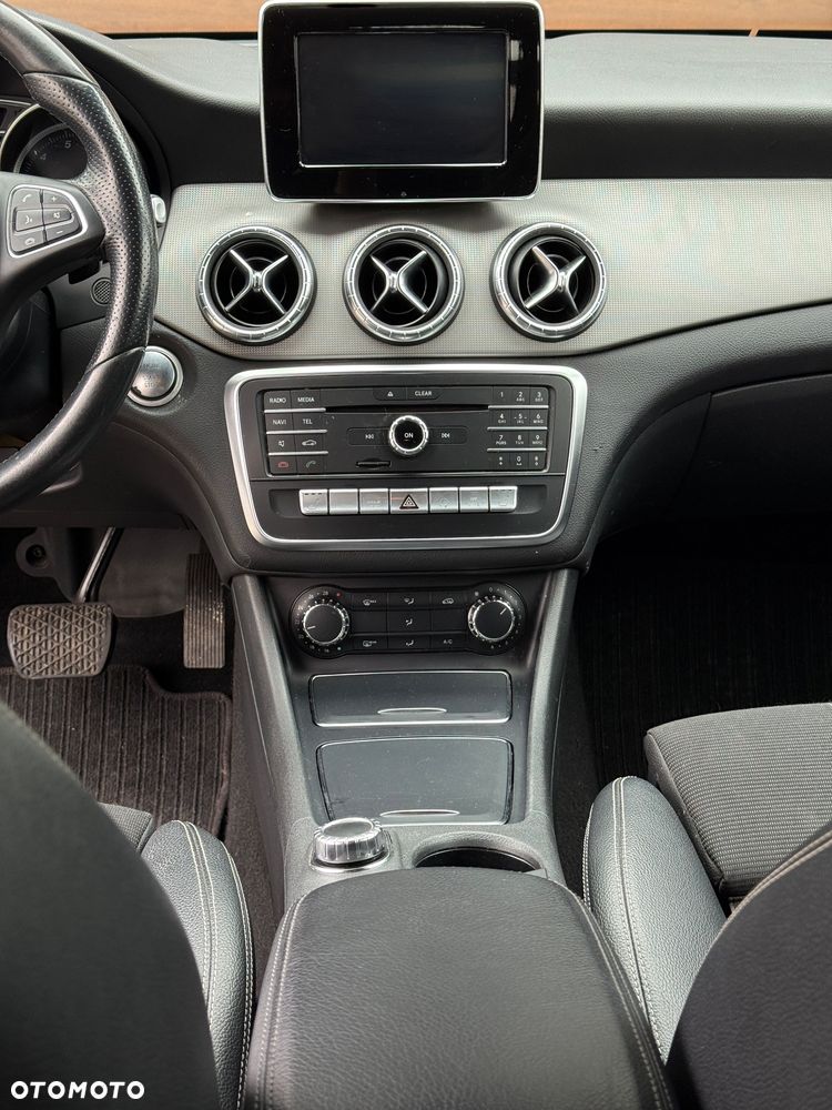 Mercedes-Benz CLA - 33